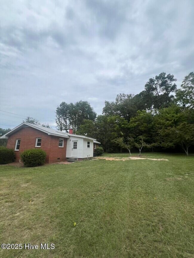 Building Photo - 10501 NC-211