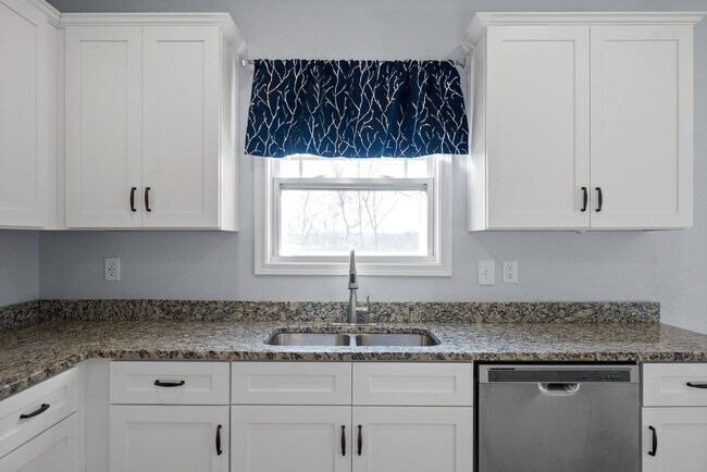 Building Photo - 1180 Henry Pl Blvd