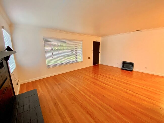 Building Photo - Recently Remodeled 3BD/2BA Southside Downtown Livermore Single-Family Home!