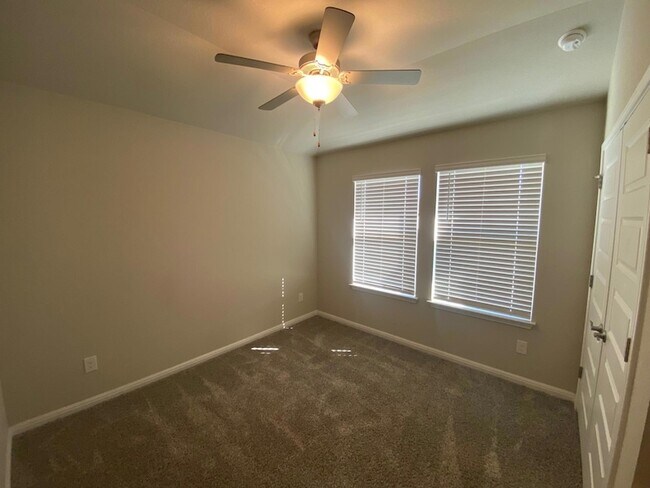 Building Photo - 10301 Mager Ln