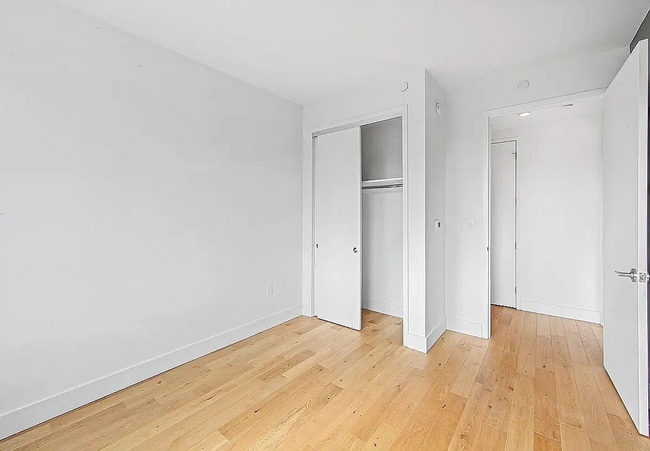 Building Photo - 27-21 44th Dr