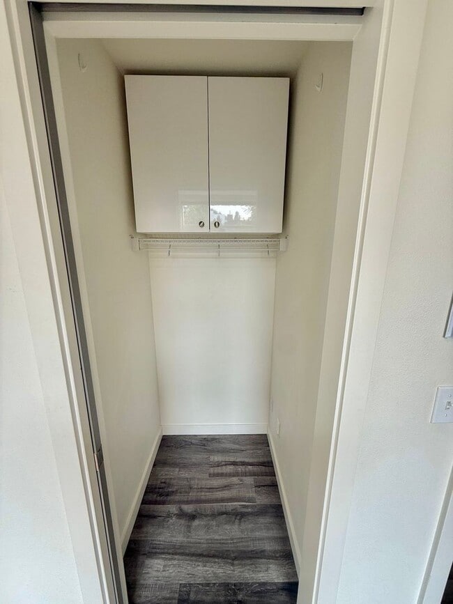 Building Photo - Spacious 8-Bedroom Ravenna Home Near UW & U Village – Perfect for Shared Living