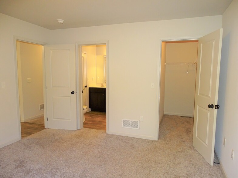 Building Photo - 45 Maize Cir
