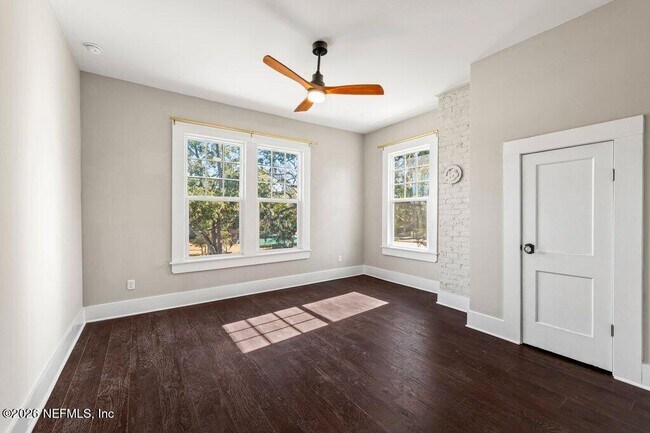 Building Photo - 2843 Oak St