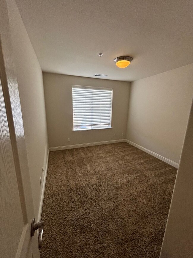 Building Photo - MOVE IN SPECIAL: $1,000.00 OFF THE FIRST M...