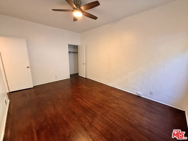 Building Photo - 2166 Beachwood Terrace