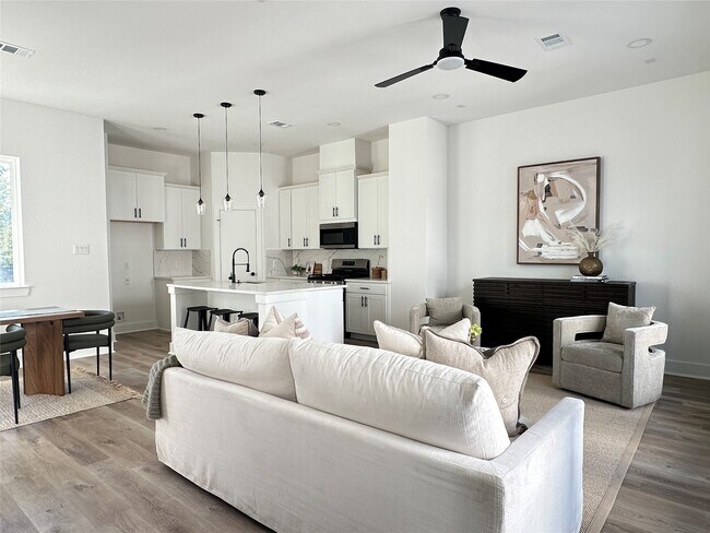 Building Photo - 810 Elkhart St