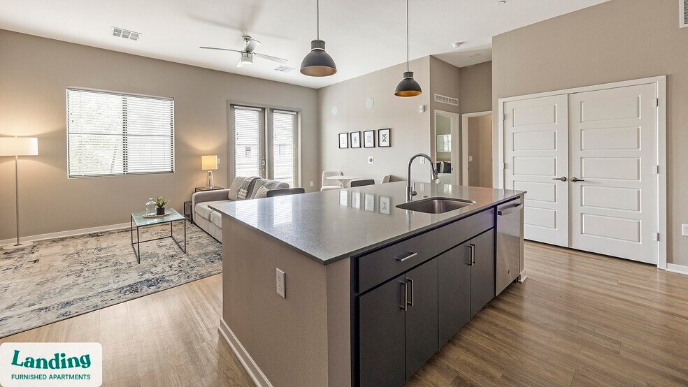 Building Photo - 402 W Lincoln St