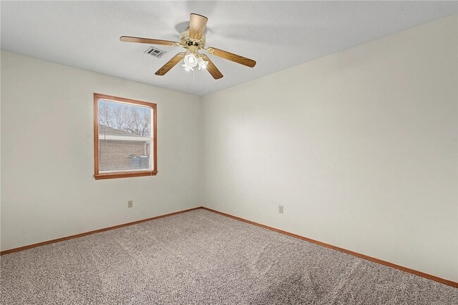 Building Photo - 194 Hall Dr