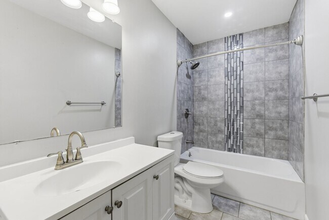 Building Photo - Lovely 3 BR/1.5 BA Townhome in Glen Burnie!