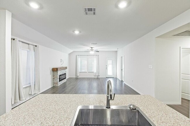 Building Photo - 1111 Emerald Gate Dr