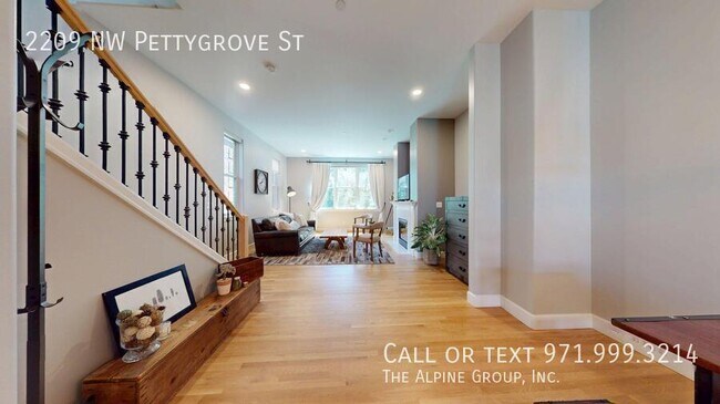 Building Photo - 2209 NW Pettygrove St
