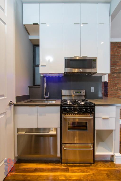 Building Photo - 246 Mott St