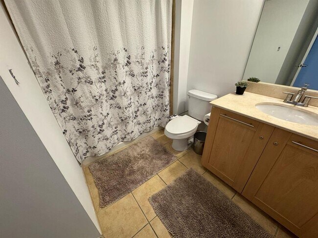 Building Photo - 511 SE 5 Ave