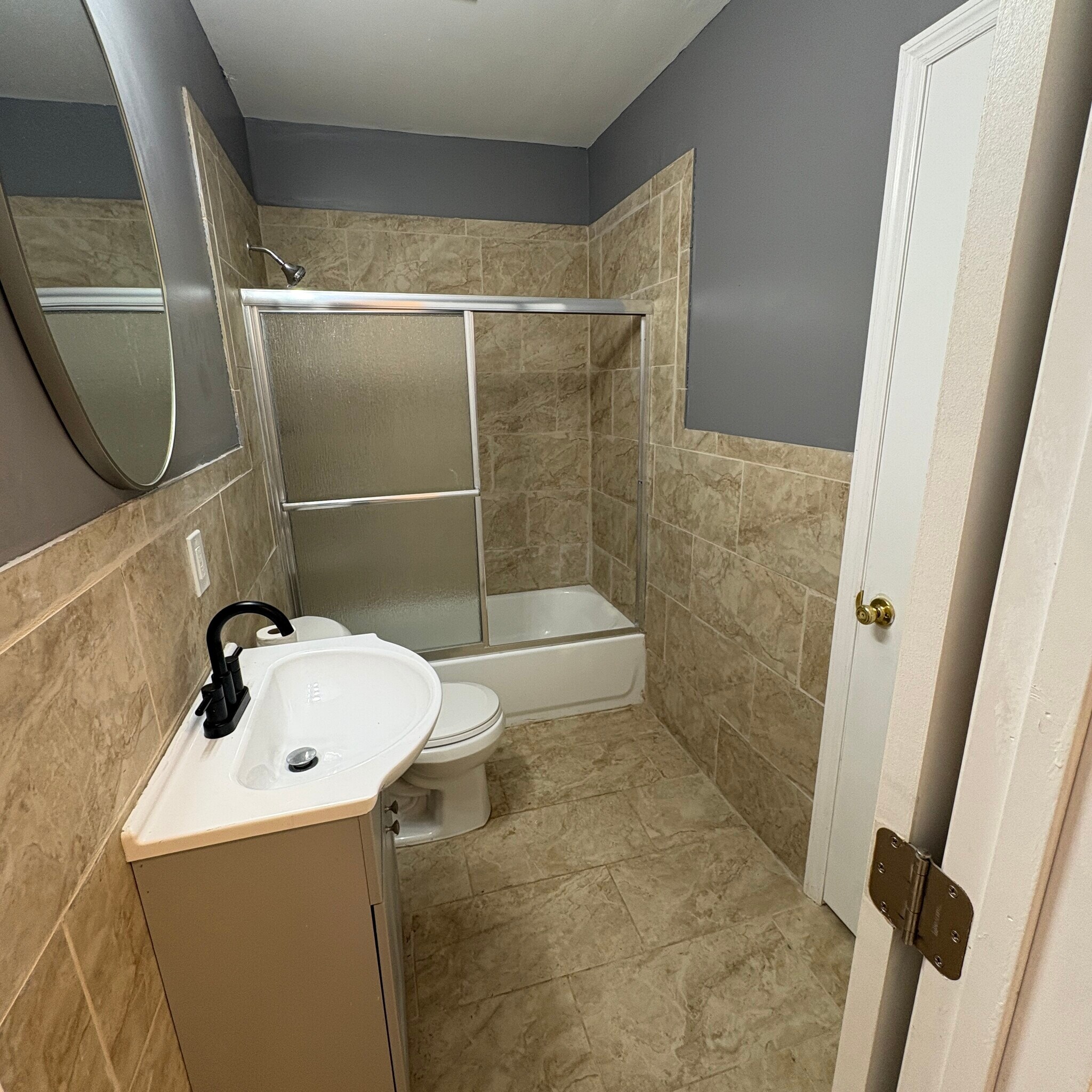 Building Photo - 825 Forest Lake Dr S