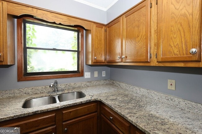 Building Photo - 5461 Park Pl S