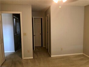 Building Photo - Coming soon ! 2 BED/ 1 BATH