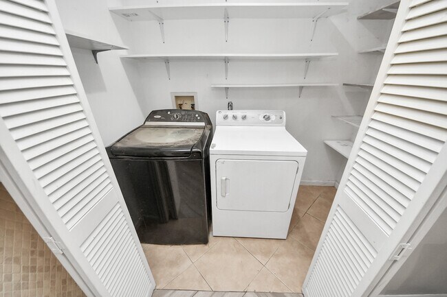 Building Photo - 7623 Barberton Dr