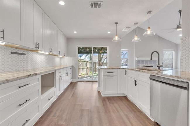 Building Photo - 10615 N Platt River Dr