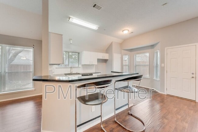 Building Photo - 1220 Royal Crescent Dr