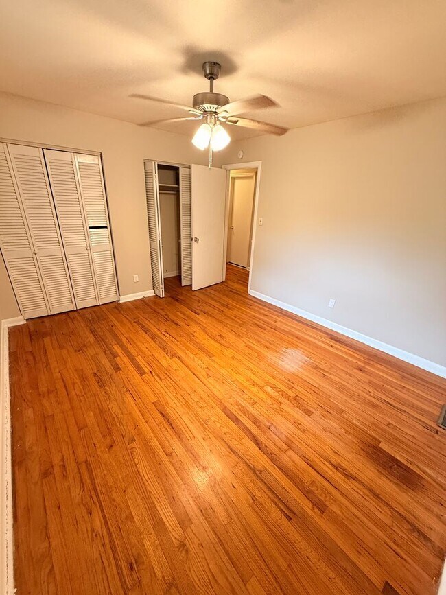 Building Photo - 1606 Airport Dr