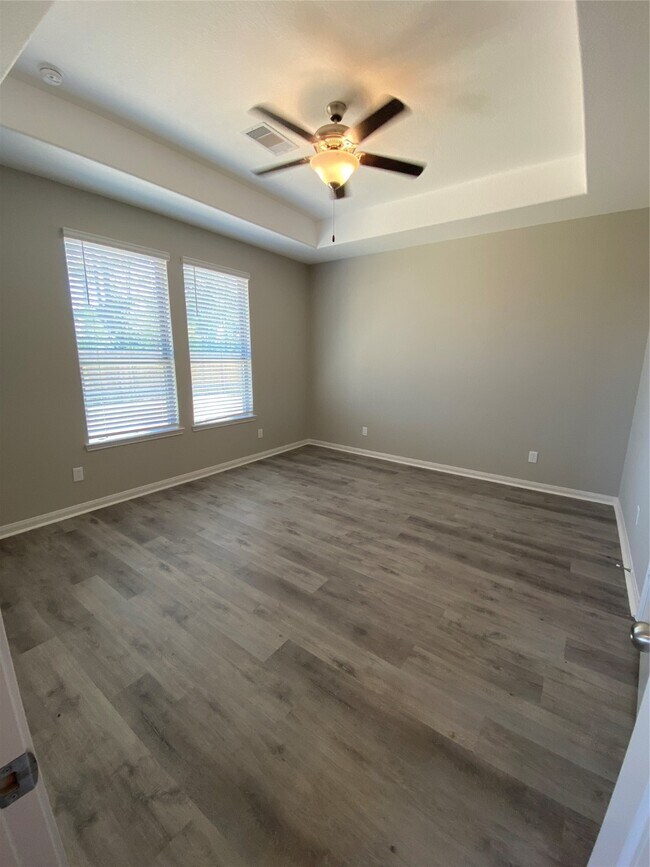Building Photo - 16620 Merry Pines Dr