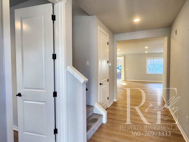 Building Photo - Elegant McCormick Woods Home with Spacious Layout & Modern Touches