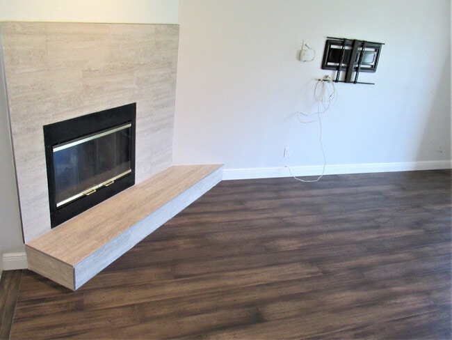 Building Photo - TIERRA VERDE - Updated Unfurn. Annual - 3 ...