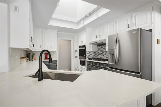 Building Photo - 2562 Primrose Dr