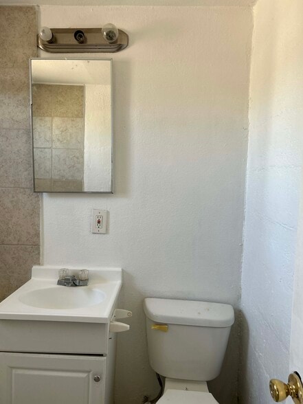 Building Photo - 1118 Laurel Ave