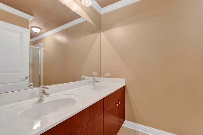 Building Photo - 1400 S Michigan Ave