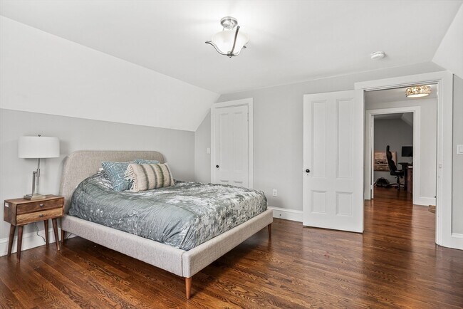 Building Photo - 65 Church St