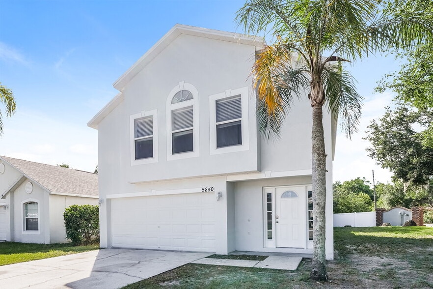 Building Photo - 5840 Lake Front Dr