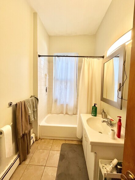 Building Photo - 71 Windsor St