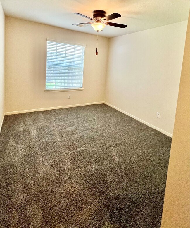 Building Photo - 128 Emerald Loch Ln