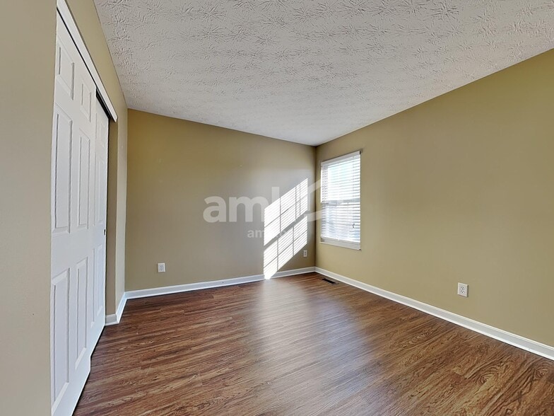 Building Photo - 71 Meadowcrest Dr