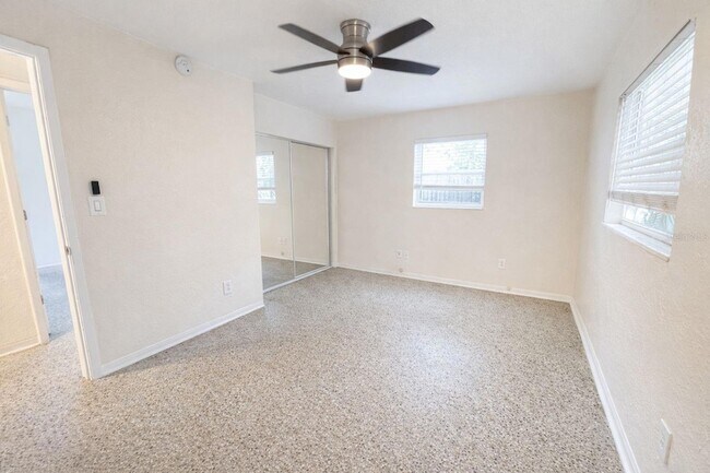 Building Photo - 3975 Porpoise Dr SE