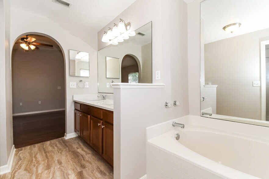 Building Photo - 9166 Upstream Ct