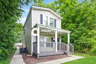Building Photo - 3 Bedroom Pet-Friendly Home in Louisville, KY with Main Street Renewal
