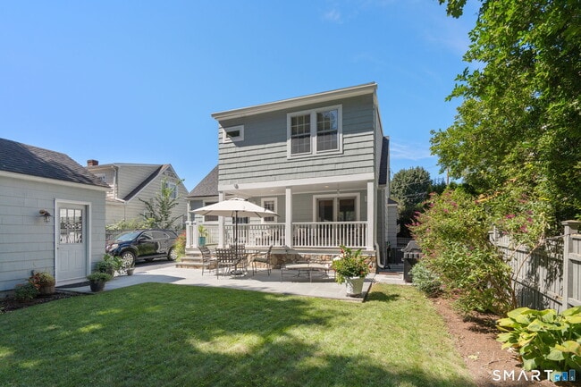 Building Photo - 717 Riverside Dr