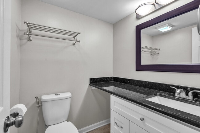 Building Photo - 1553 Stevens Dr