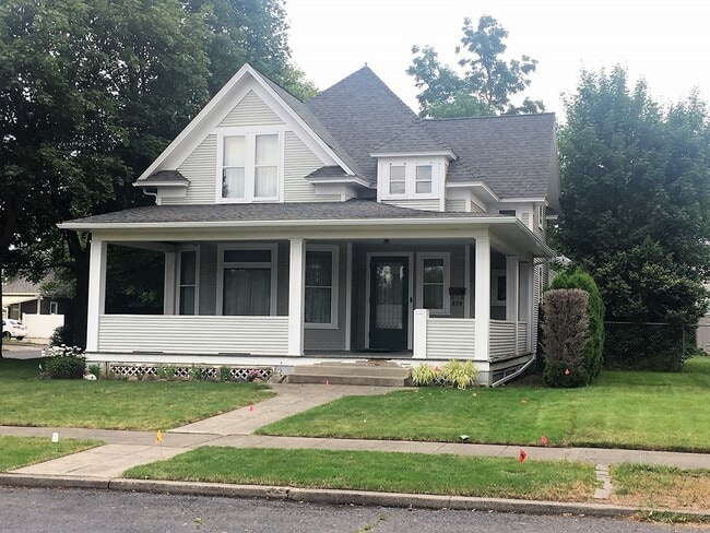 Building Photo - Northwest Area 4 Bedroom 2 Bath Bungalow
