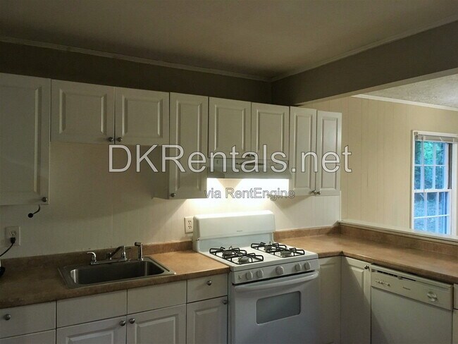 Building Photo - 808 Meadow Pl