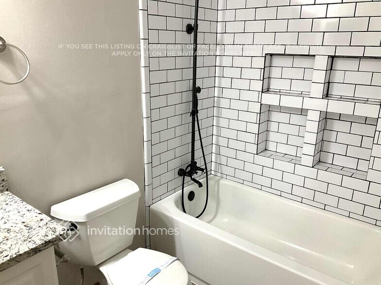 Building Photo - 4468 Highland Pl NE