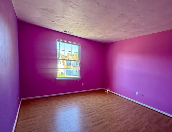 Building Photo - Beautiful 4 Bedroom Home for Rent – Pet Fr...