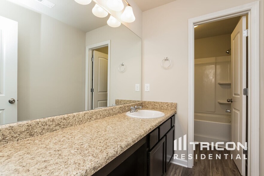 Building Photo - 47 Thorndale Ct