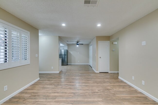 Building Photo - GORGEOUS 2 BEDROOMS CONDO*JUST COMPLETED UPGRADES*SOUTHWEST AREA*COMMUNITY AMENITIES*