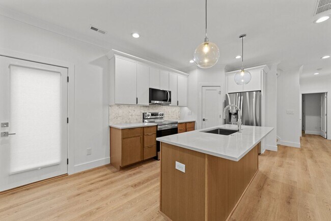 Building Photo - 6509 Lincolnville Rd