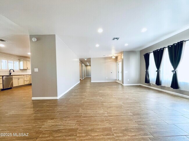 Building Photo - 12825 E Cape Horn Dr
