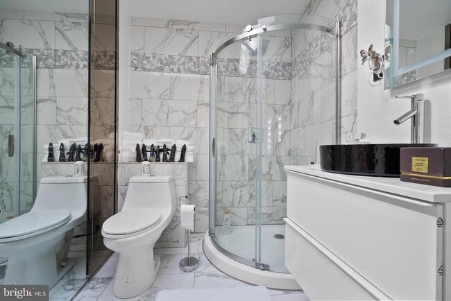 Building Photo - 2737 E Country Club Rd